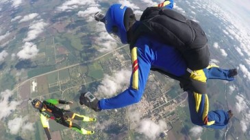 Kansas State students Skydiving